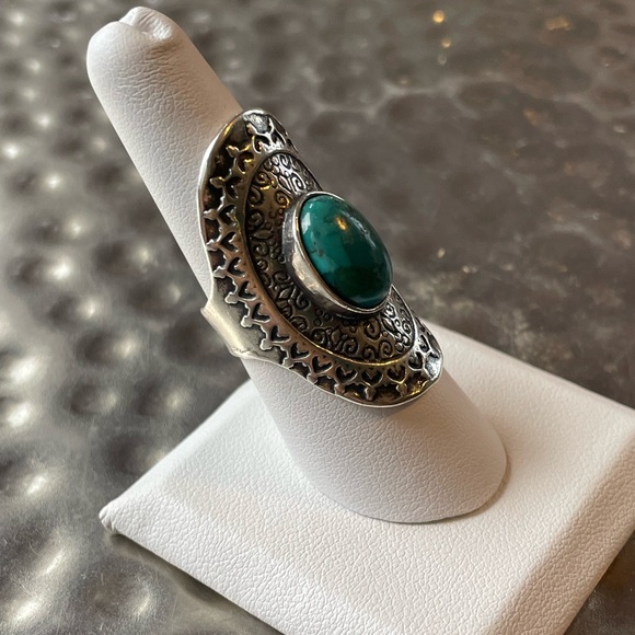 925 Sterling Silver and Turquoise Oval Ring - Picture 6 of 10